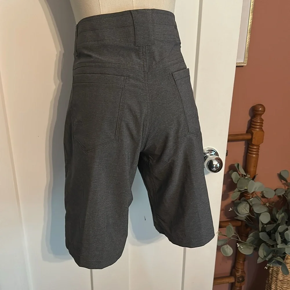 Kuhl men’s shift Amphibia carbon 34 pockets nylon blend snap drawstring shorts - Picture 9 of 16
